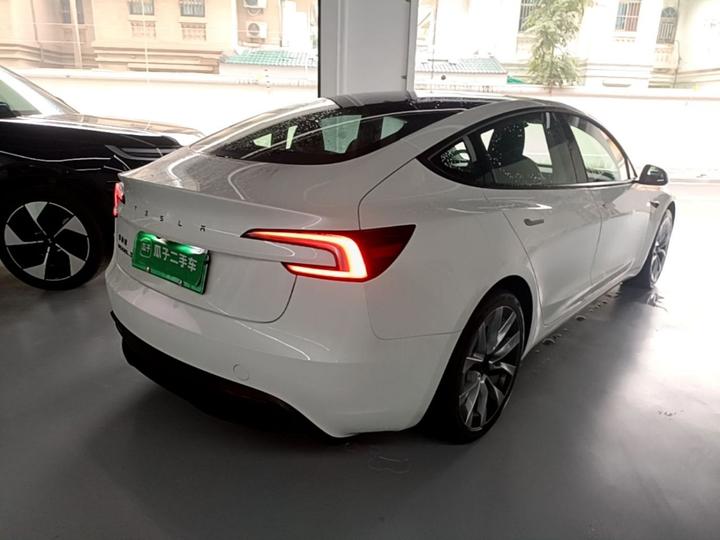 Model 3 2026 Long Range RWD photo 4