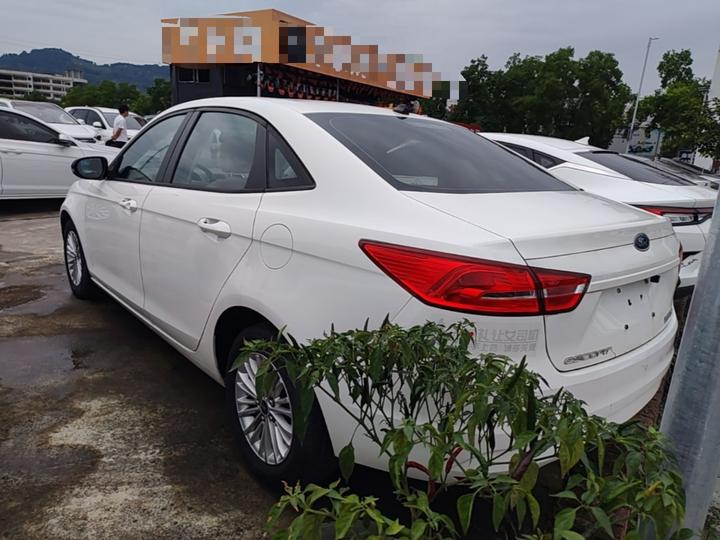 Escort 2017 Facelift 1.5L AT Comfort photo 4