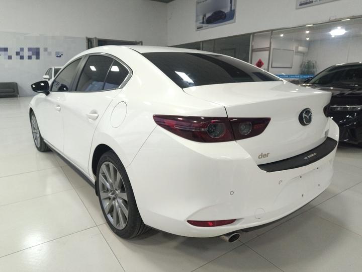 3 Axela 2022 2.0L AT photo 4