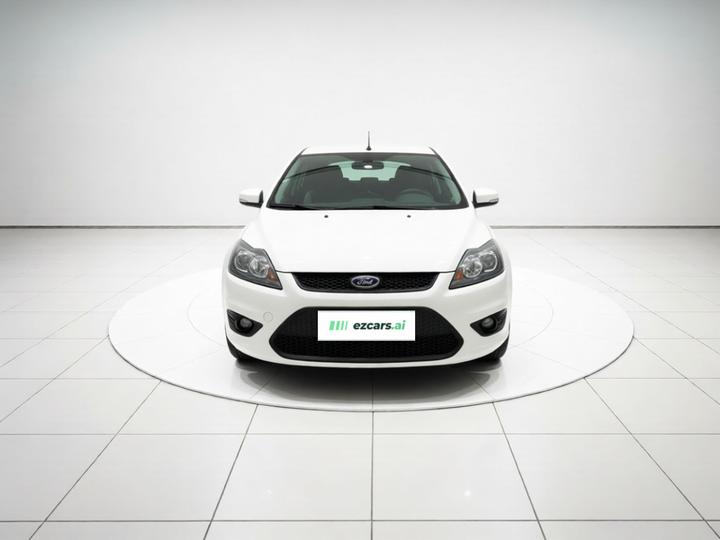 Focus 2013 Hatchback Classic 1.8L MT photo 2