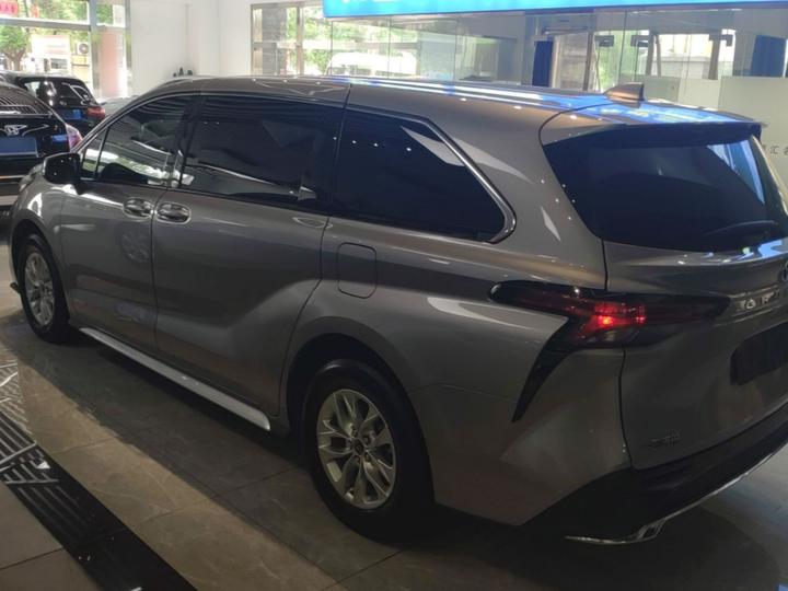 Granvia 2023 2.5L Hybrid Comfort photo 4