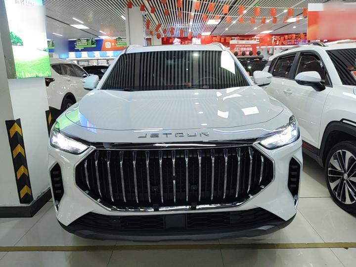 X70 PLUS 2024 Champion 1.5T DCTPRO 7-Seater photo 2
