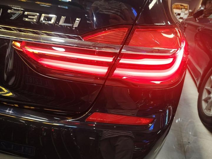 7 Series 2018 730Li Leading M Sport Package photo 7