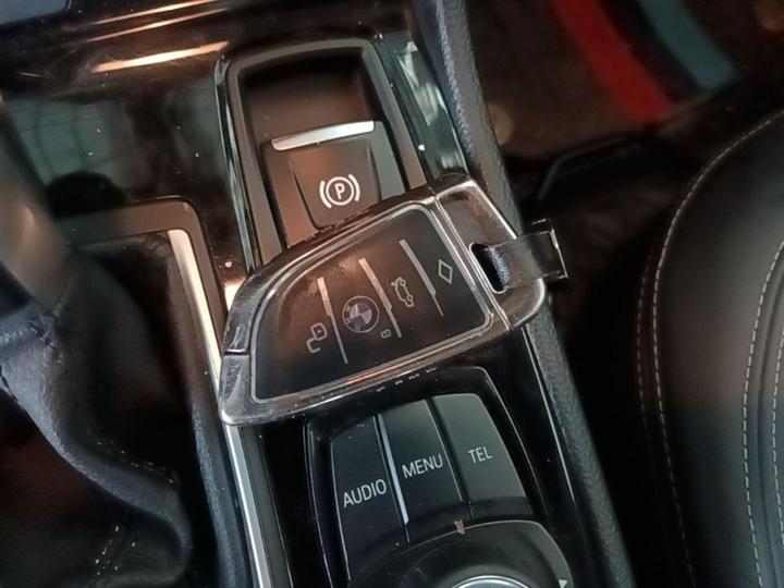 2 Series Wagon 2016 218i Leading photo 8