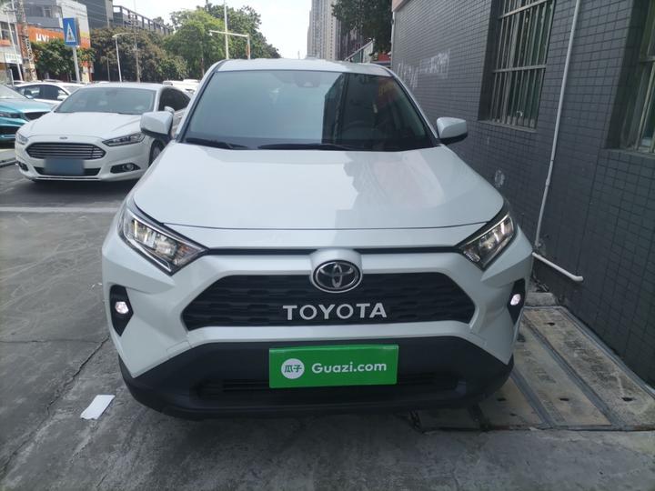 RAV4 2023 2.0L CVT RWD photo 2