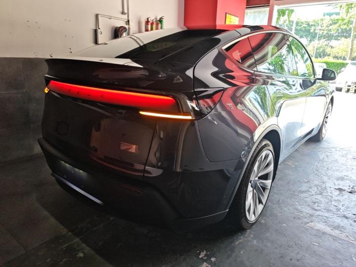 Model Y 2025 Long Range AWD Launch Edition photo 4