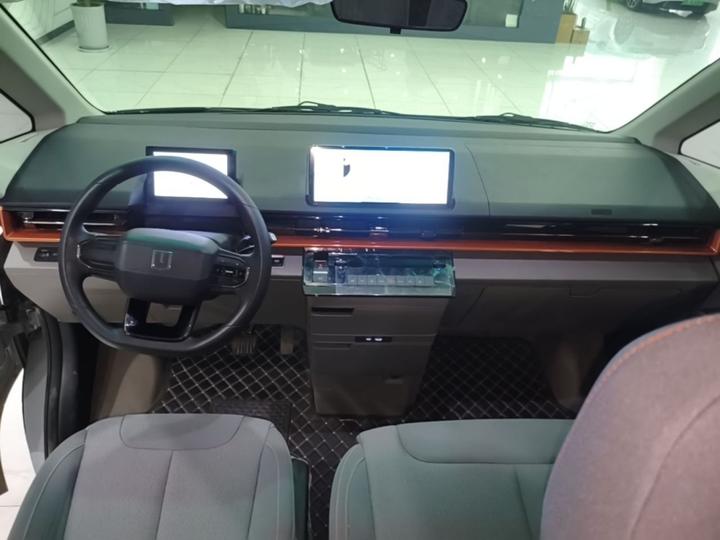 VAN 2025 Short Wheelbase 68kWh 5-Seater photo 5