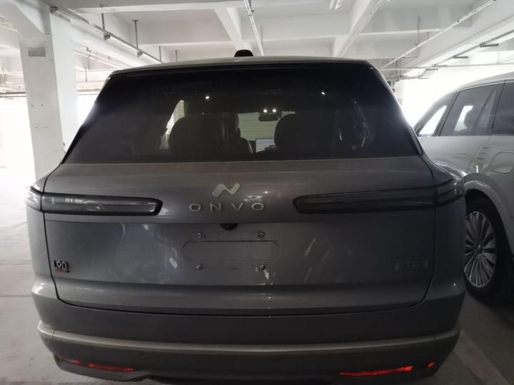 L90 2025 Ultra 6-Seater 60 photo 3