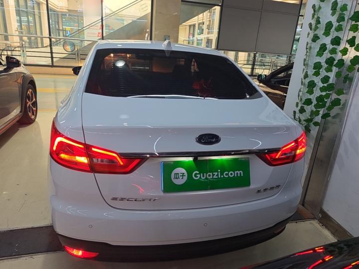 Escort 2019 Facelift 1.5L AT China VI photo 3