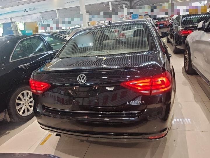 Lavida 2017 1.6L AT photo 3