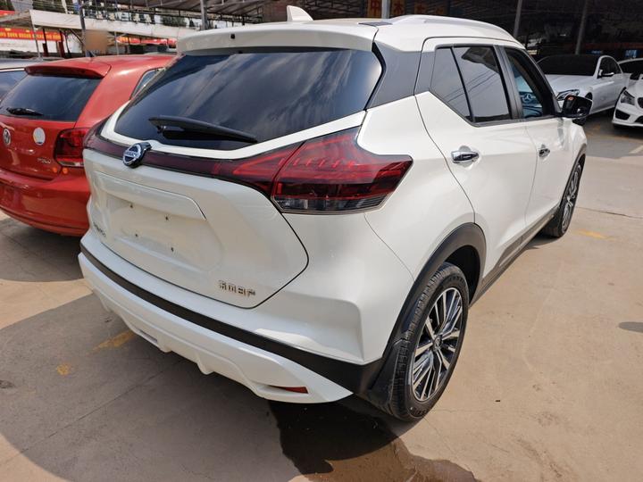 2022 1.5L CVT XV Luxury photo 4