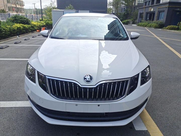 Octavia 2021 1.5L AT Comfort photo 2