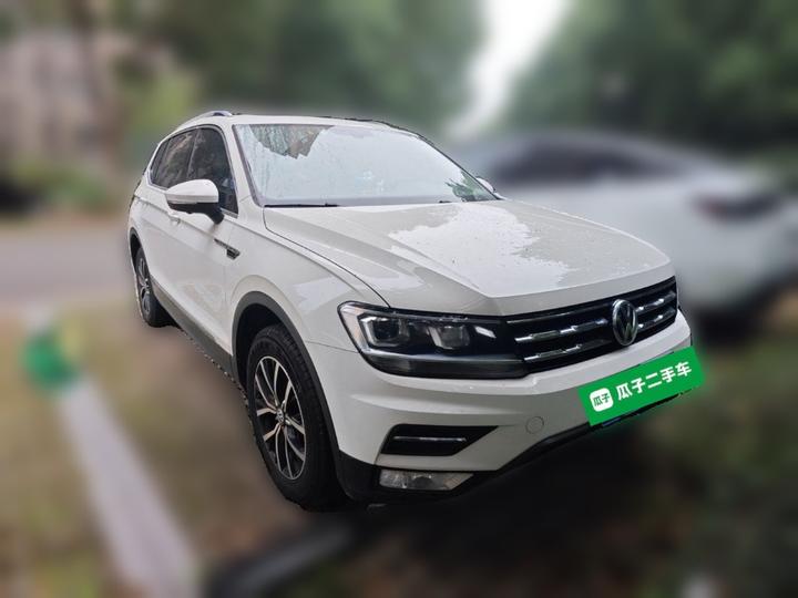 Tiguan L 2017 330TSI AT RWD Luxury photo 3
