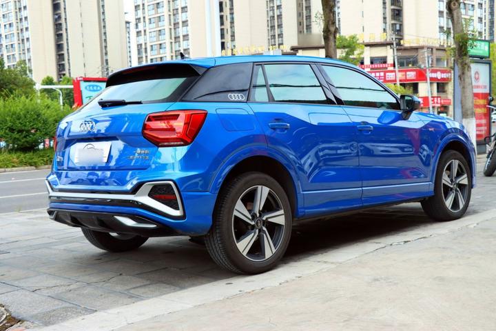Q2L 2022 35 TFSI Luxury Dynamic photo 4