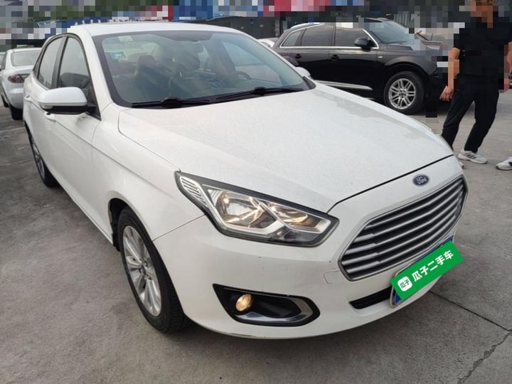Escort 2015 1.5L MT Fashion photo 3