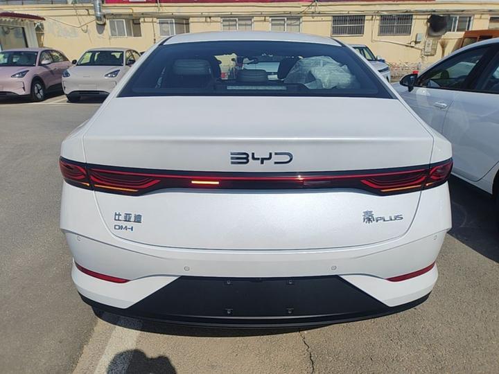 Qin PLUS 2025 DM-i ADAS 128KM Progressive photo 3