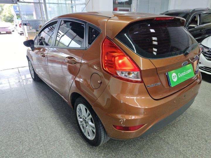2013 Hatchback 1.5L AT Fashion photo 4