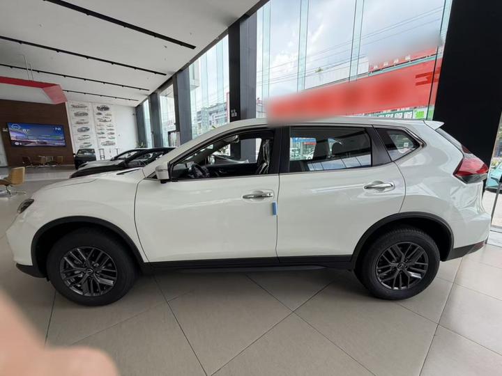 X-Trail 2025 2.0L RWD photo 3