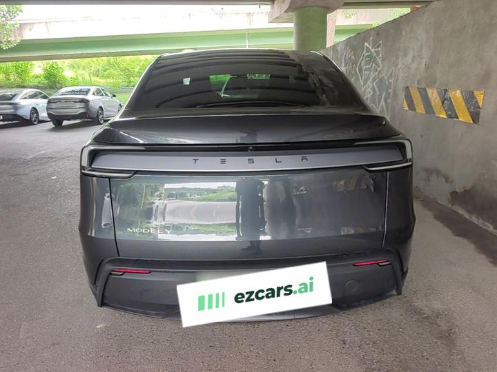 Model Y 2025 RWD photo 3
