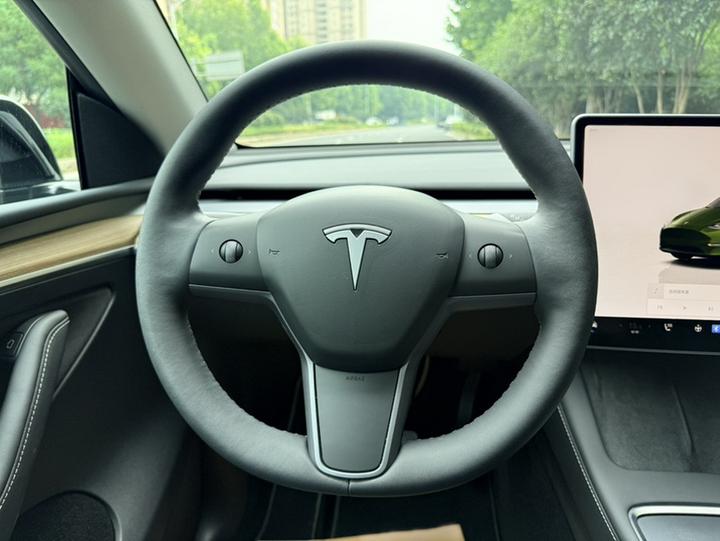 Model Y 2022 Facelift RWD photo 2