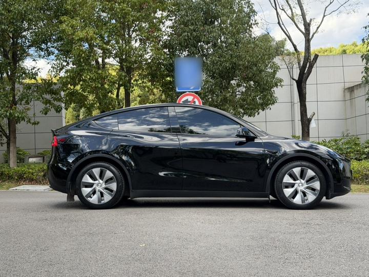 Model Y 2022 Facelift RWD photo 6