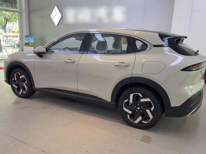 2026 600km EV Standard photo 3