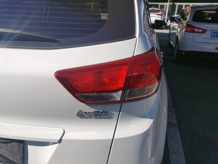 ix25 2017 1.6L AT Smart photo 7