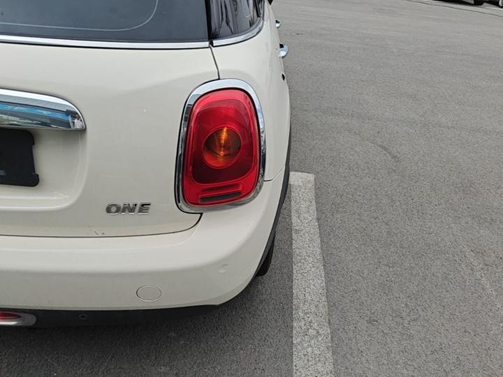 2016 1.2T ONE 5-Door photo 7