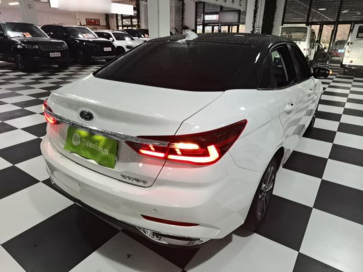 Escort 2021 1.5L AT photo 6