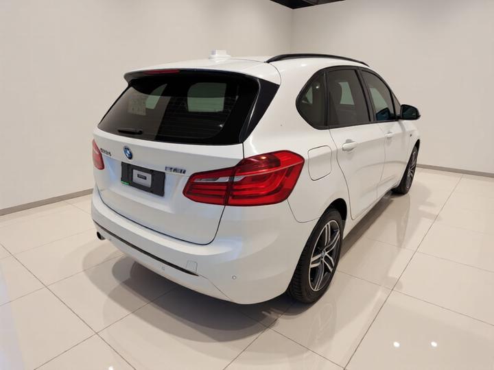 2 Series Wagon 2016 218i Sport Design Package photo 6