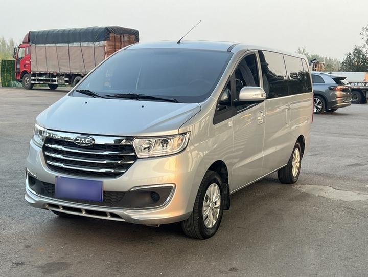 Refine M3 2023 PLUS 1.8L 9-Seater Comfort