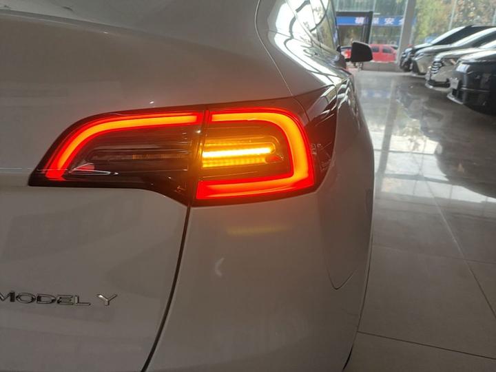 Model Y 2021 Standard Range RWD photo 7