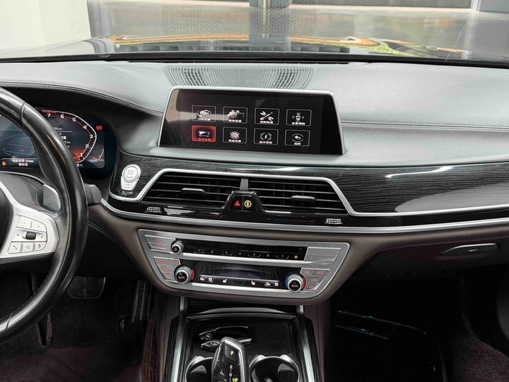 7 Series 2021 740Li Leading M Sport Package photo 8