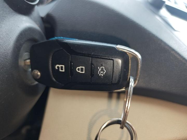 Escort 2015 1.5L MT Comfort photo 8