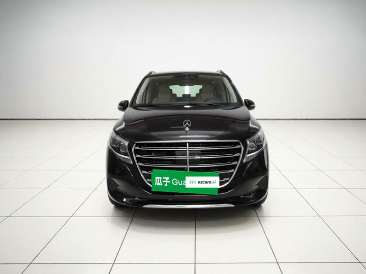 V-Class 2024 V 300 L Long Wheelbase Luxury photo 2