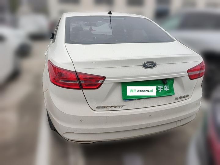 Escort 2015 1.5L AT Comfort photo 5