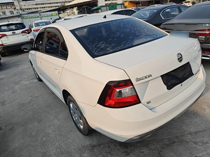 Rapid 2018 1.6L MT Standard photo 4