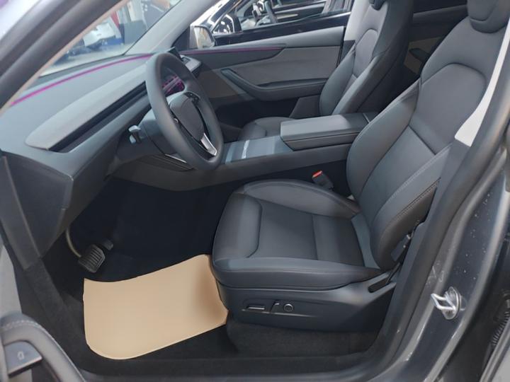 Model Y 2025 RWD photo 7