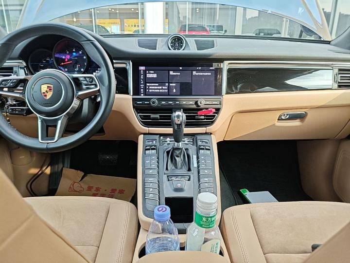 2018 Macan 2.0T photo 8
