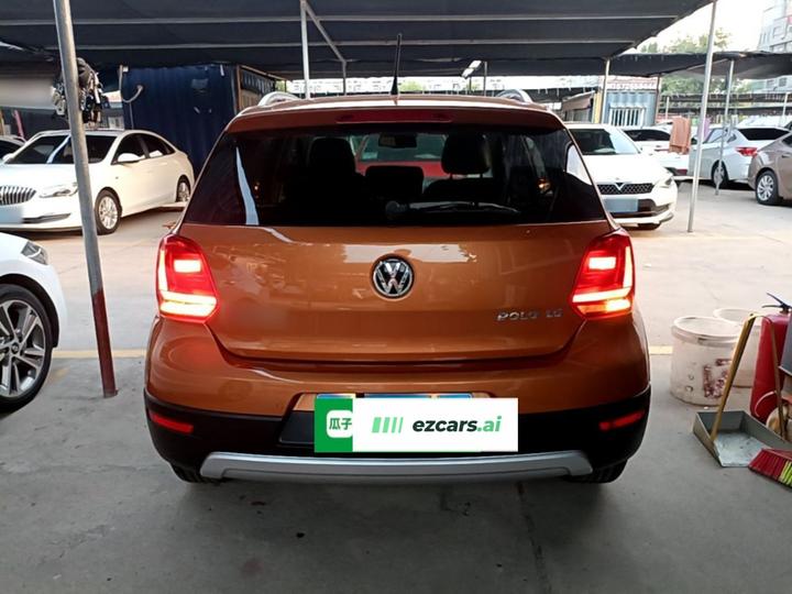 2014 1.6L Cross Polo AT photo 3