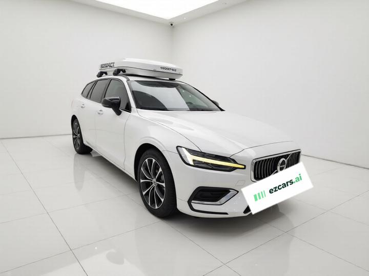 V60 2022 B4 Luxury photo 3
