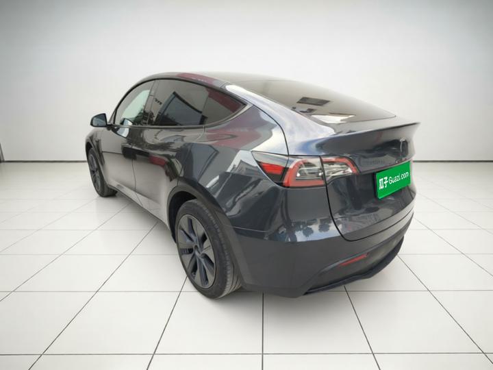 Model Y 2024 RWD photo 4