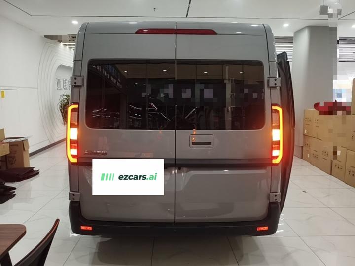 VAN 2025 Short Wheelbase 68kWh 5-Seater photo 3
