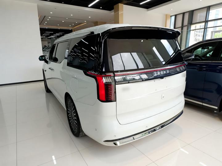 009 2024 7-Seater AWD 108kWh photo 4