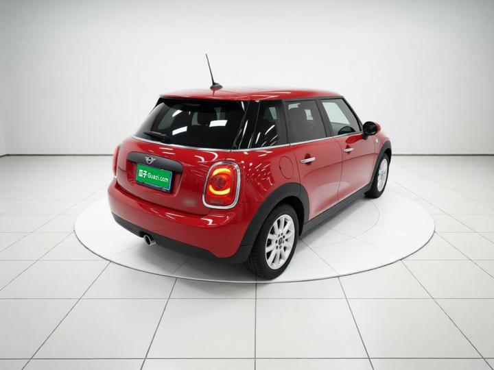 2019 1.5T ONE 5-Door photo 6