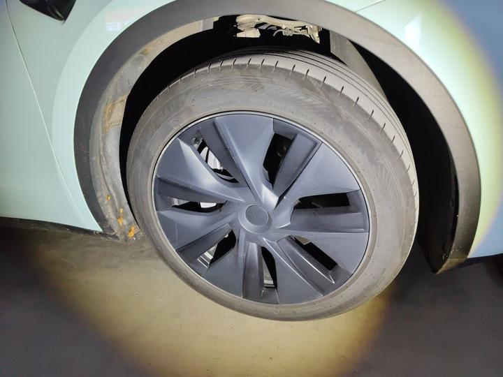 Model Y 2024 RWD photo 8