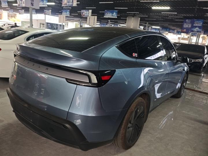 Model Y 2026 RWD photo 6