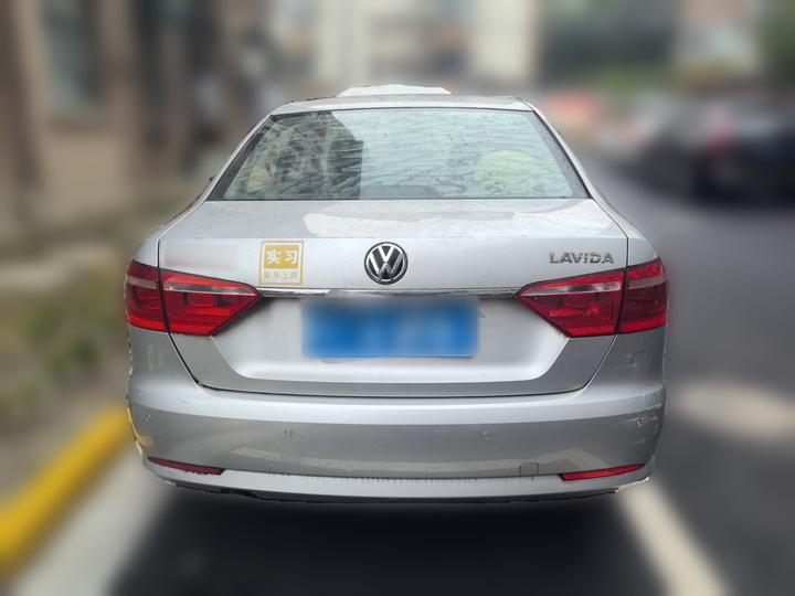 Lavida 2013 Facelift Classic 1.6L MT Comfort photo 5