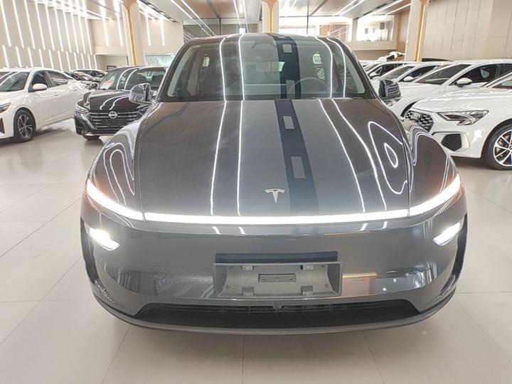 Model Y 2025 RWD photo 2