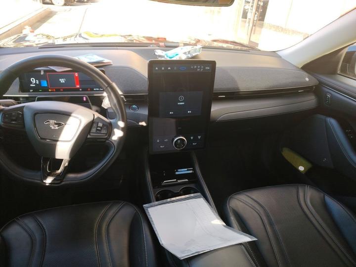 2021 RWD Luxury Long Range photo 5